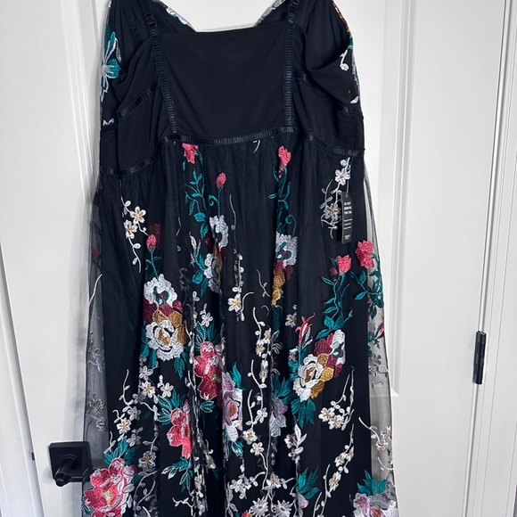 TORRID Midi Embroidered Mesh Dress NWOT - Picture 8 of 9